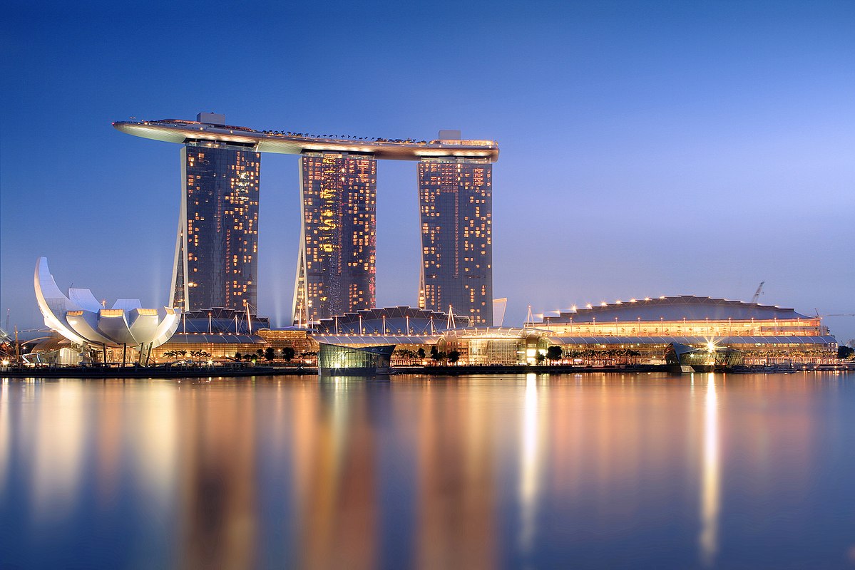 1200px-Marina_Bay_Sands_in_the_evening_-_20101120